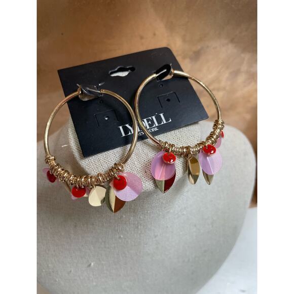 NWT LYDELL New York Hoop Earrings w/ Pink & Gold Feather/Leaf Charms - Picture 4 of 4